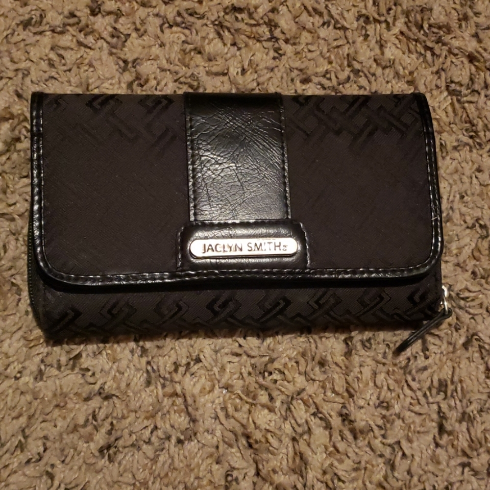 Jaclyn Smith wallet